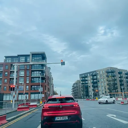 Ensuite Room-close To Airport Apartmán *