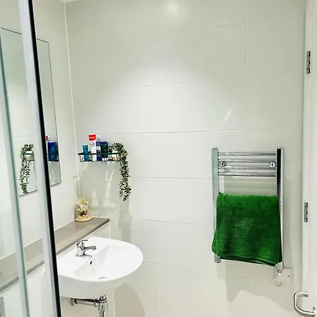 Apartmán Ensuite Room-close To Airport