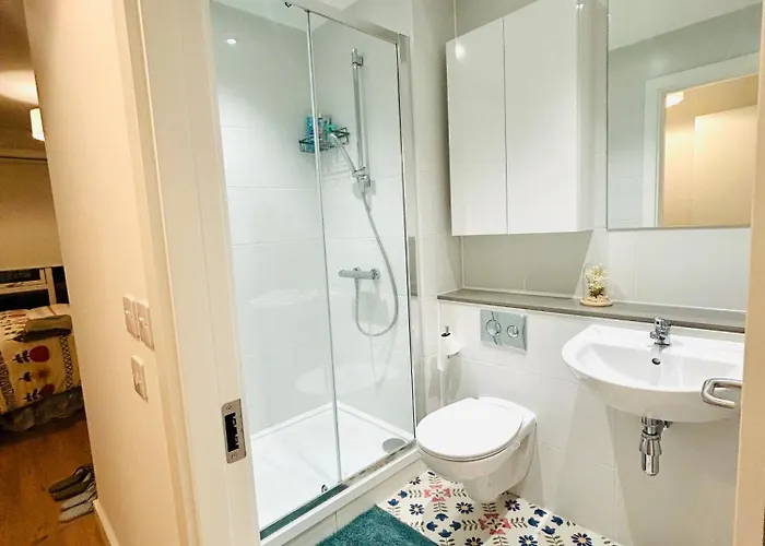 Ensuite Room-close To Airport