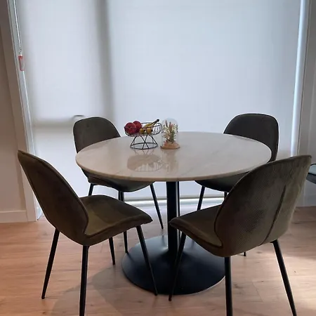 Ensuite Room-close To Airport Διαμέρισμα *